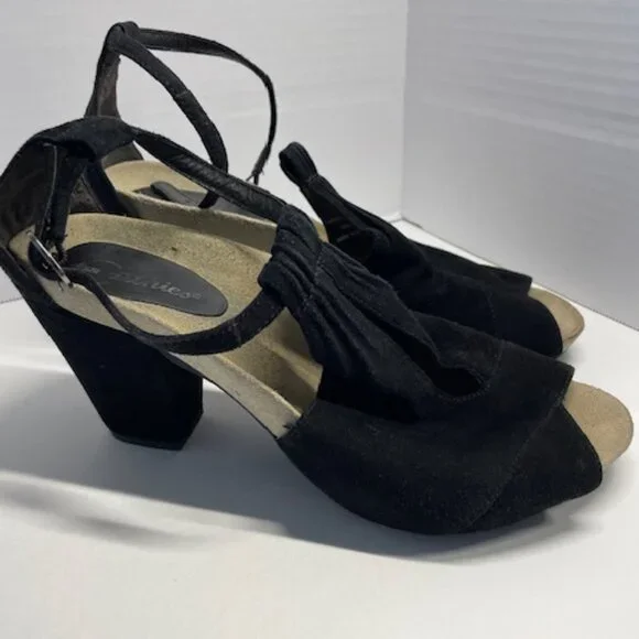 Black Suede Earthies are a must for looking retro cute!! - Picture 2 of 4